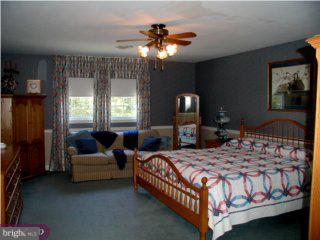 534 Parmentier Road Warminster, PA 18974 - Photo 3 of 6