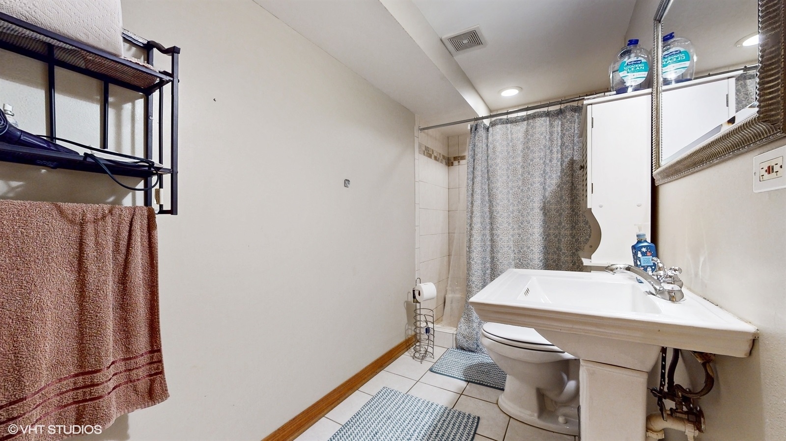 14467 Creekview Drive Orland Park, IL 60467 - Photo 44 of 51 a bathroom with a sink toilet and shower