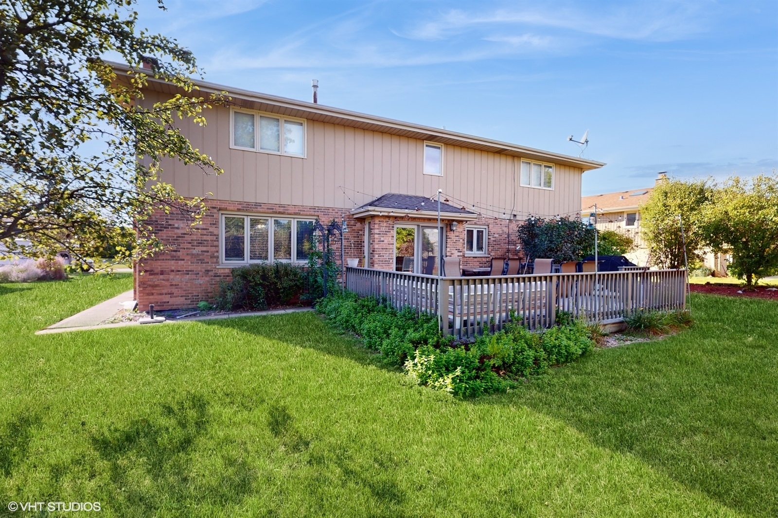14467 Creekview Drive Orland Park, IL 60467 - Photo 47 of 51 a front view of a house with garden