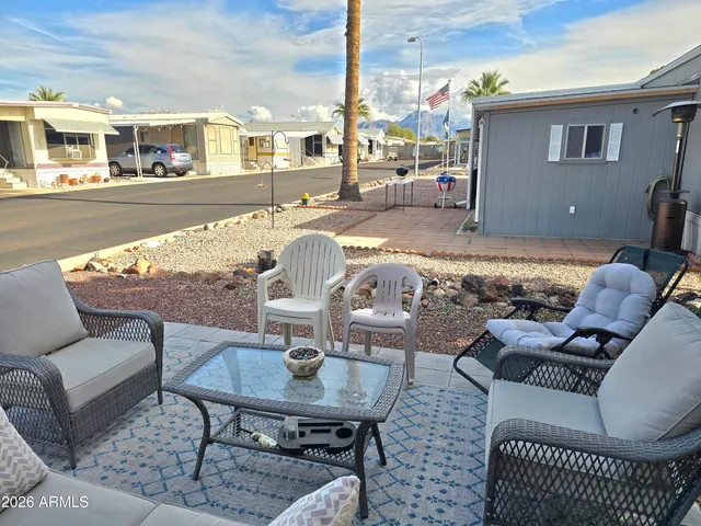a view of a livingroom with furniture