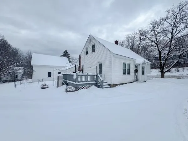 $310,000 | 237 Pleasant Street, Claremont, NH 03743