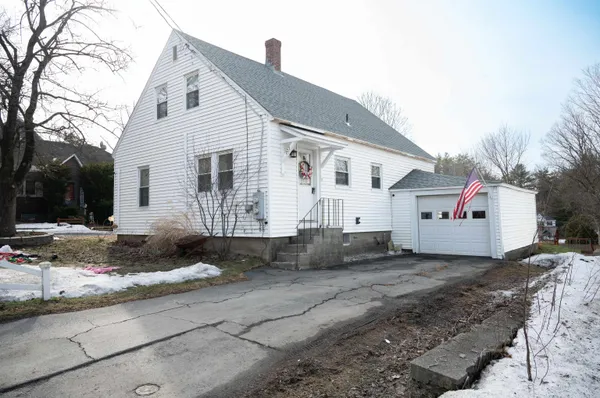 $310,000 | 237 Pleasant Street, Claremont, NH 03743