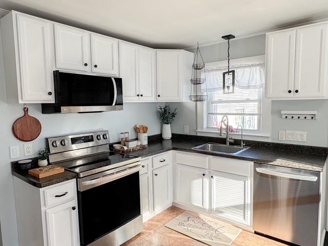 237 Pleasant Street Claremont, NH 03743 - Photo 2 of 18