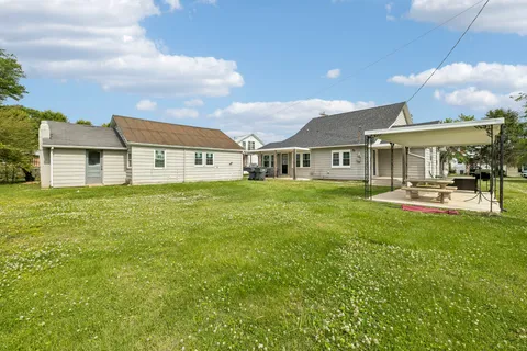 a view of a house with backyard and porch