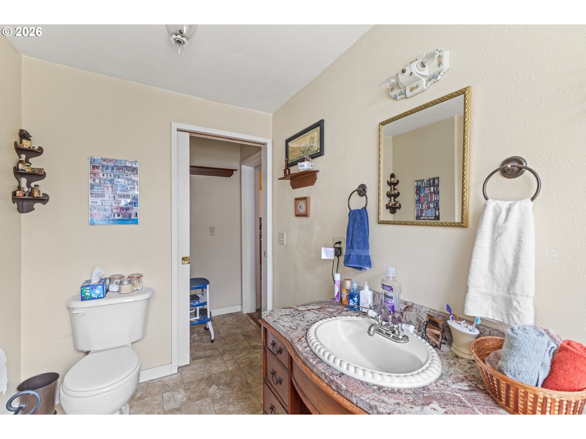 1150 West 8th Street Coquille, OR 97423 - Photo 31 of 42 a bathroom with a toilet sink and mirror