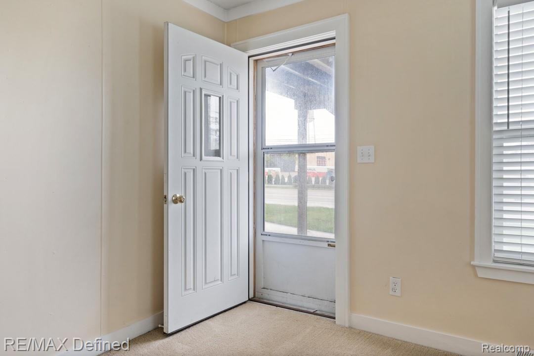 192 West Tienken Road Rochester, MI 48307 - Photo 4 of 38 192-Tienken-Rd-05.jpg