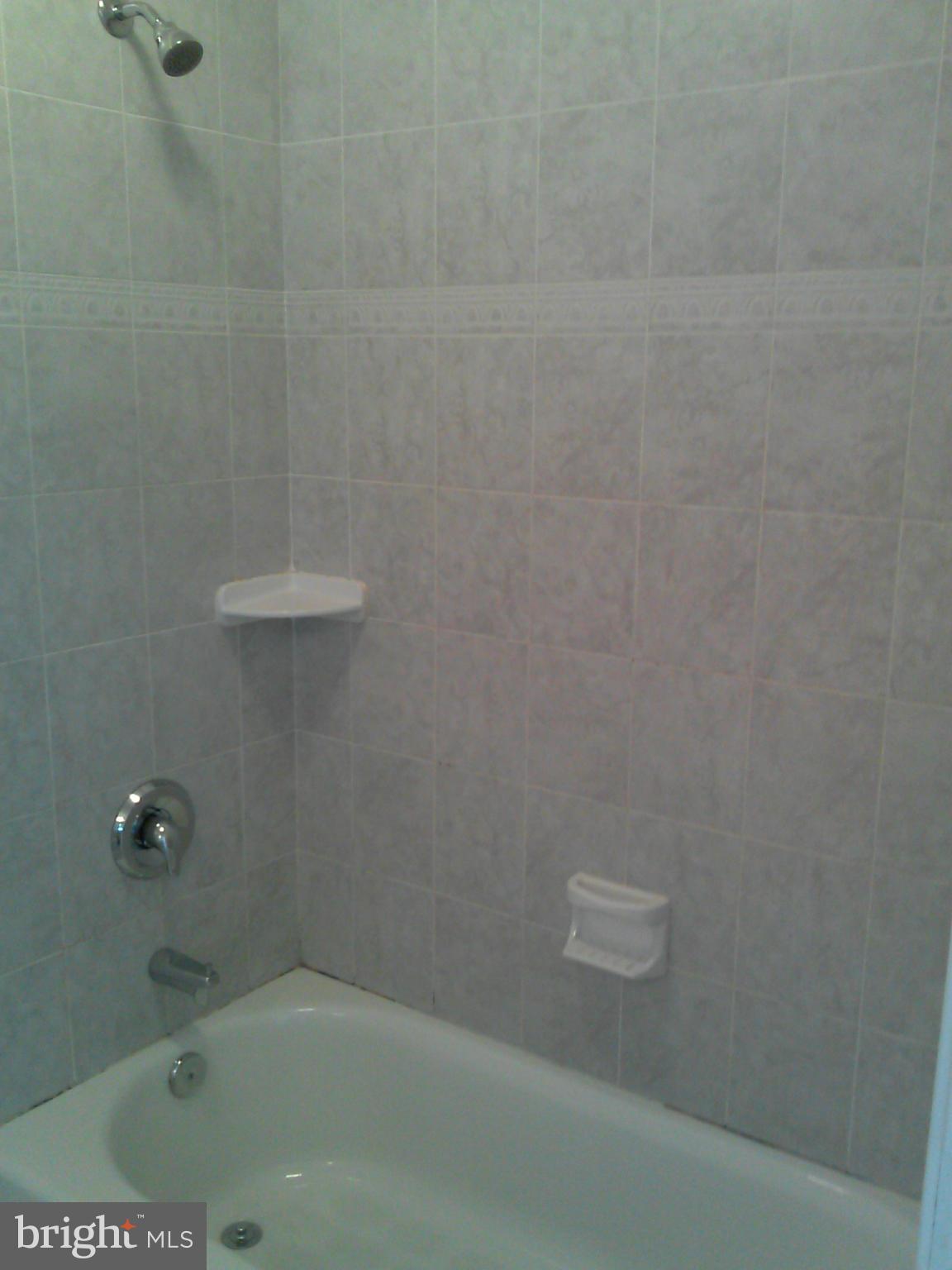 3322 Grace Road Baltimore, MD 21219 - Photo 20 of 30 Jack n Jill Bath