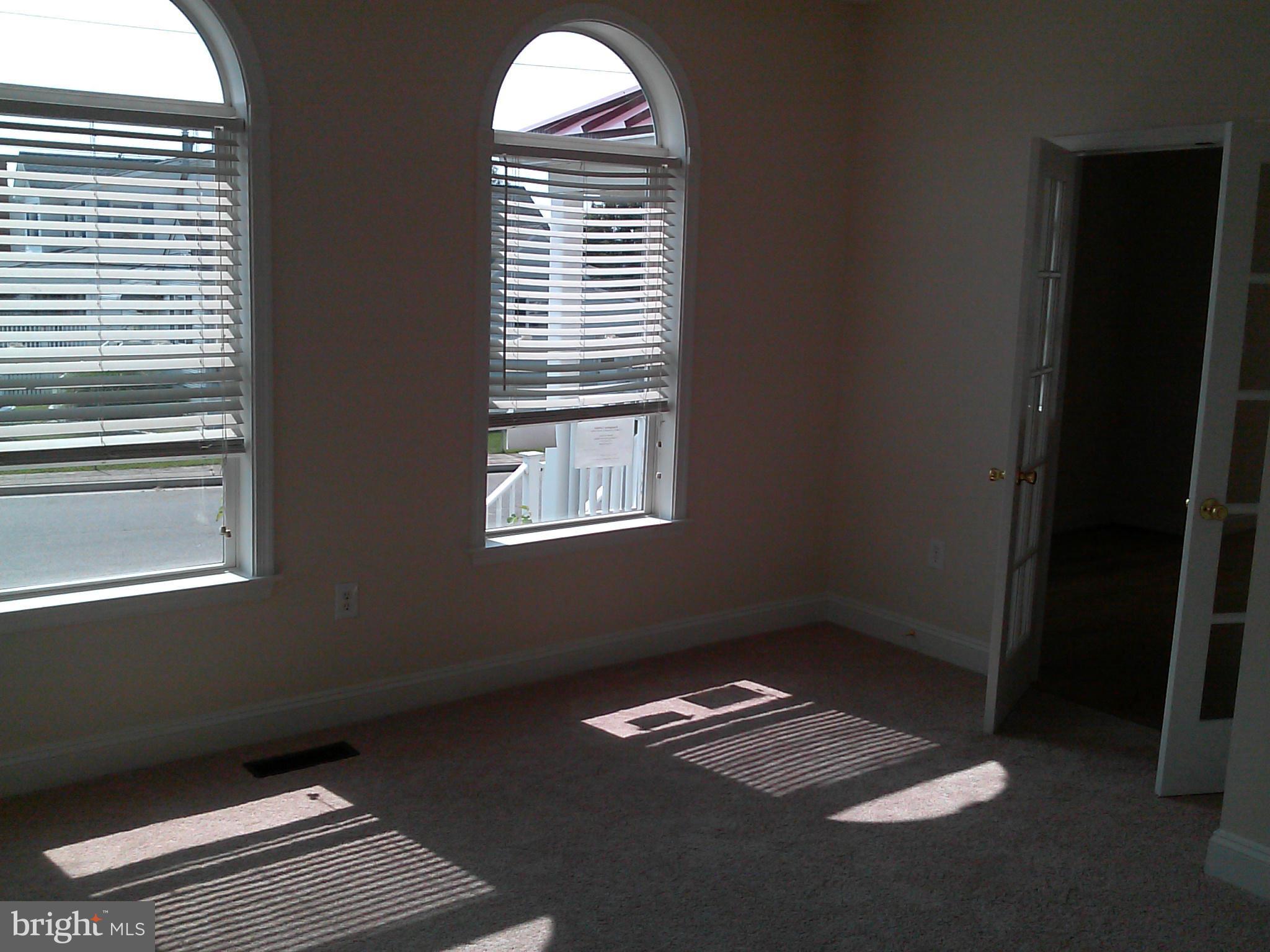 3322 Grace Road Baltimore, MD 21219 - Photo 5 of 30 Living Room