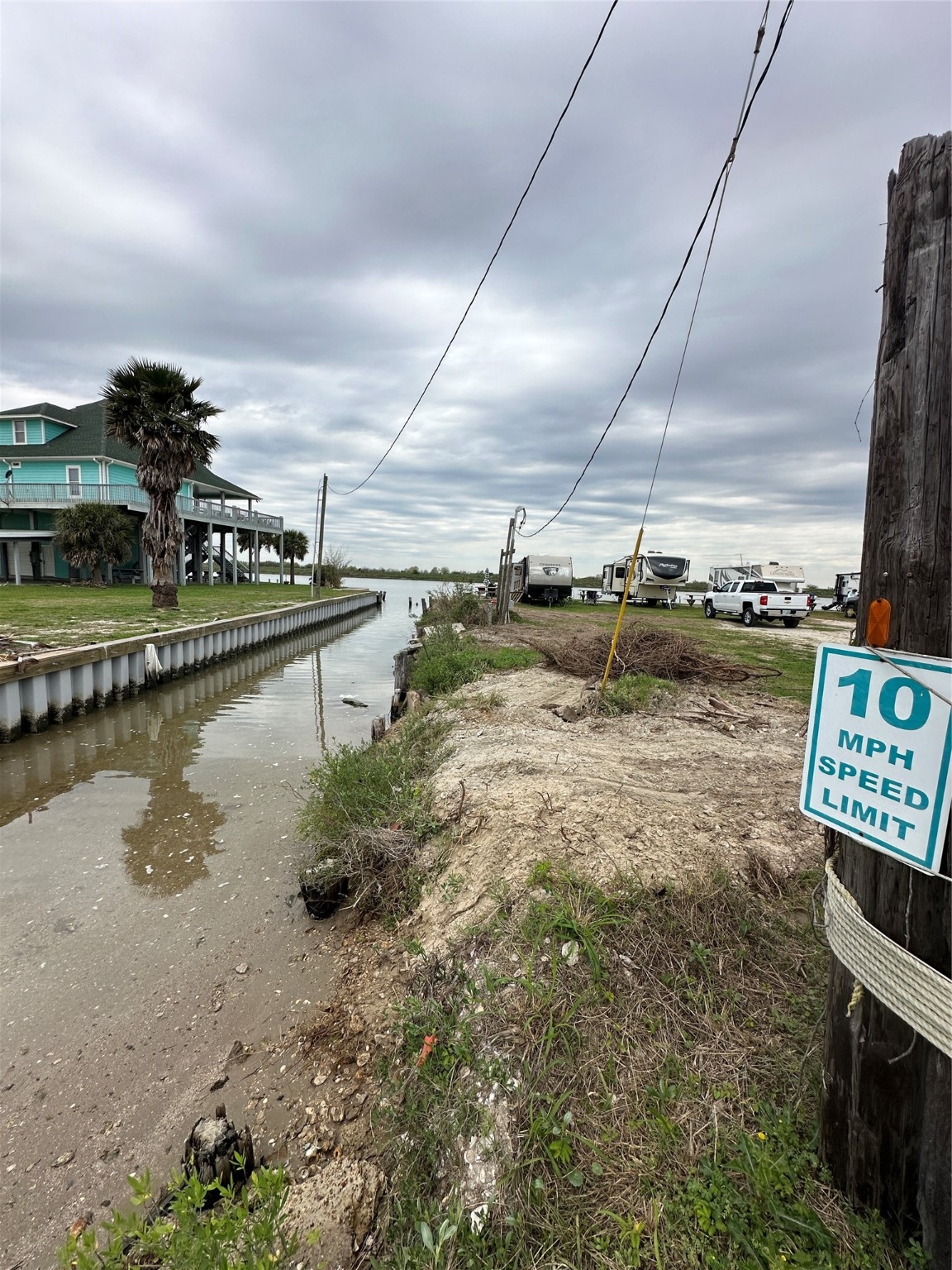 1330 Resort Road Crystal Beach, TX 77650 - Photo 4 of 13