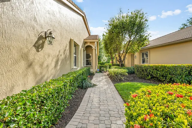 $324,999 | 7073 Torrey Pines Circle, Port St. Lucie, FL 34986