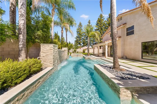 $829,999 | 1001 Sungro Way, Bakersfield, CA 93311