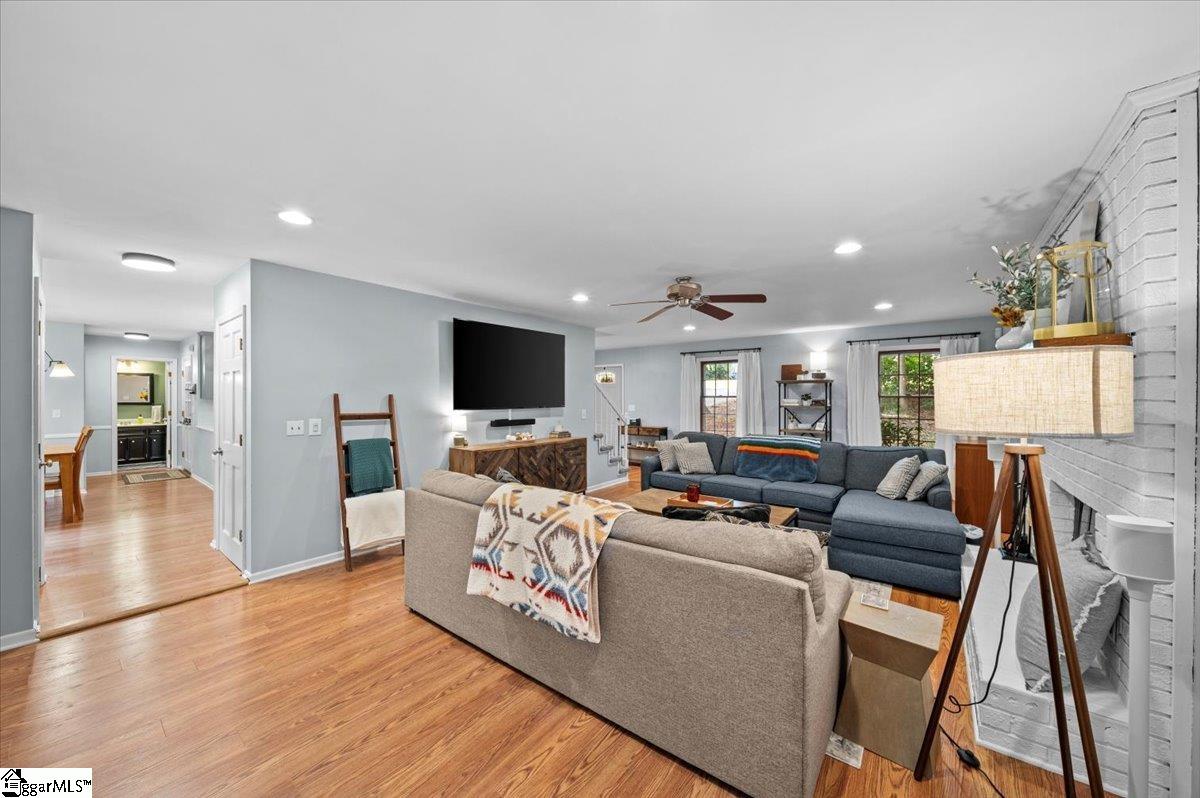 212 Gilderbrook Road Greenville, SC 29615 - Photo 3 of 33 Gallery Image 3