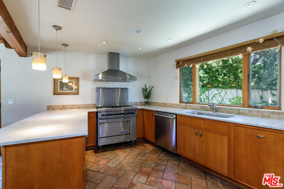 361 Riverside Road Oak View, CA 93022 - Photo 12 of 36