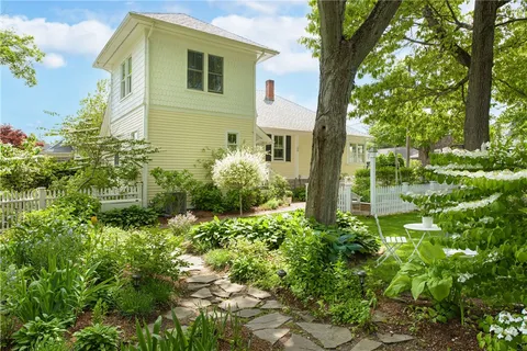 $999,000 | 21 2nd Street, Barrington, RI 02806