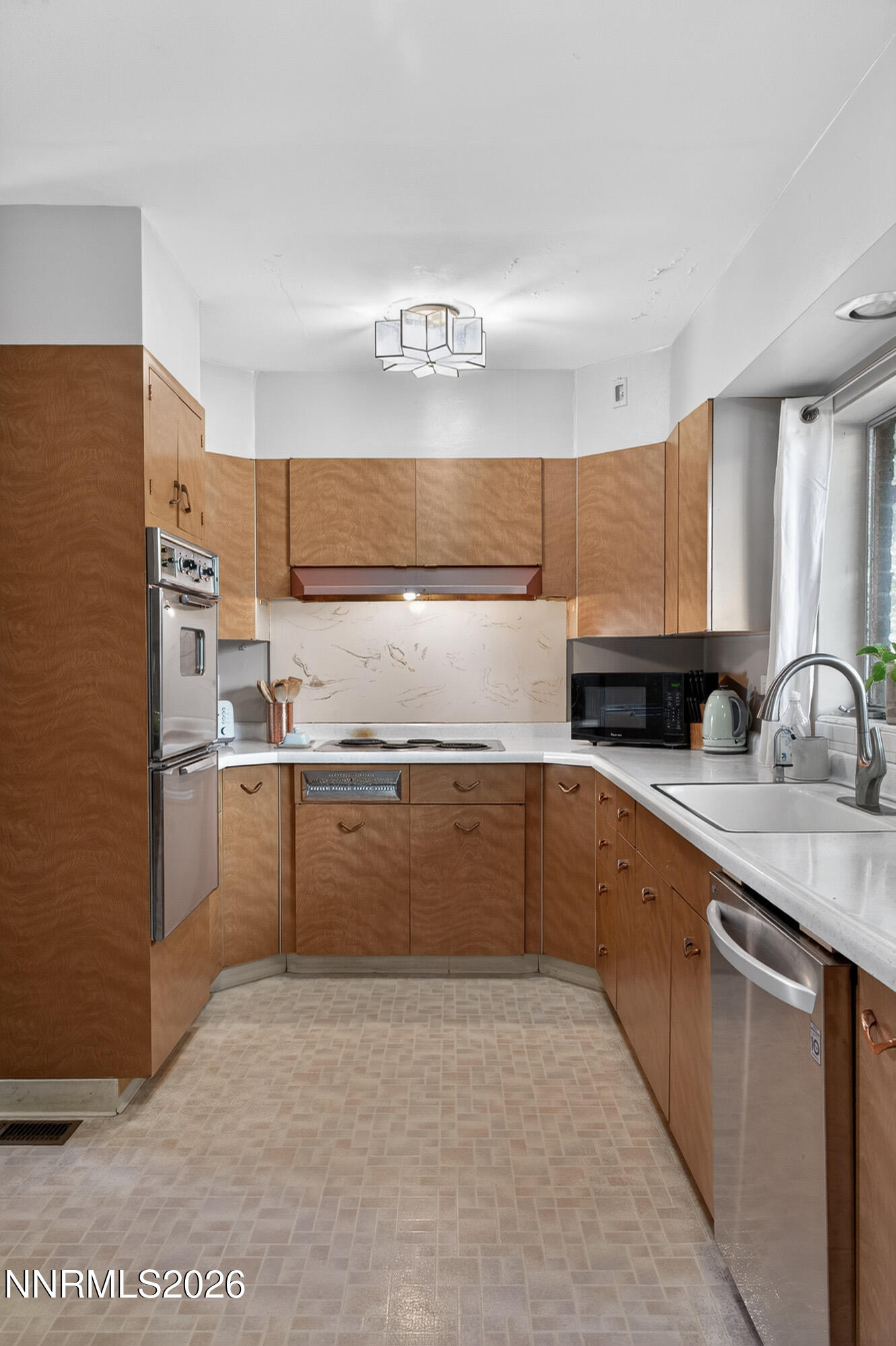 1310 Lander Street Reno, NV 89509 - Photo 9 of 40 kitchen