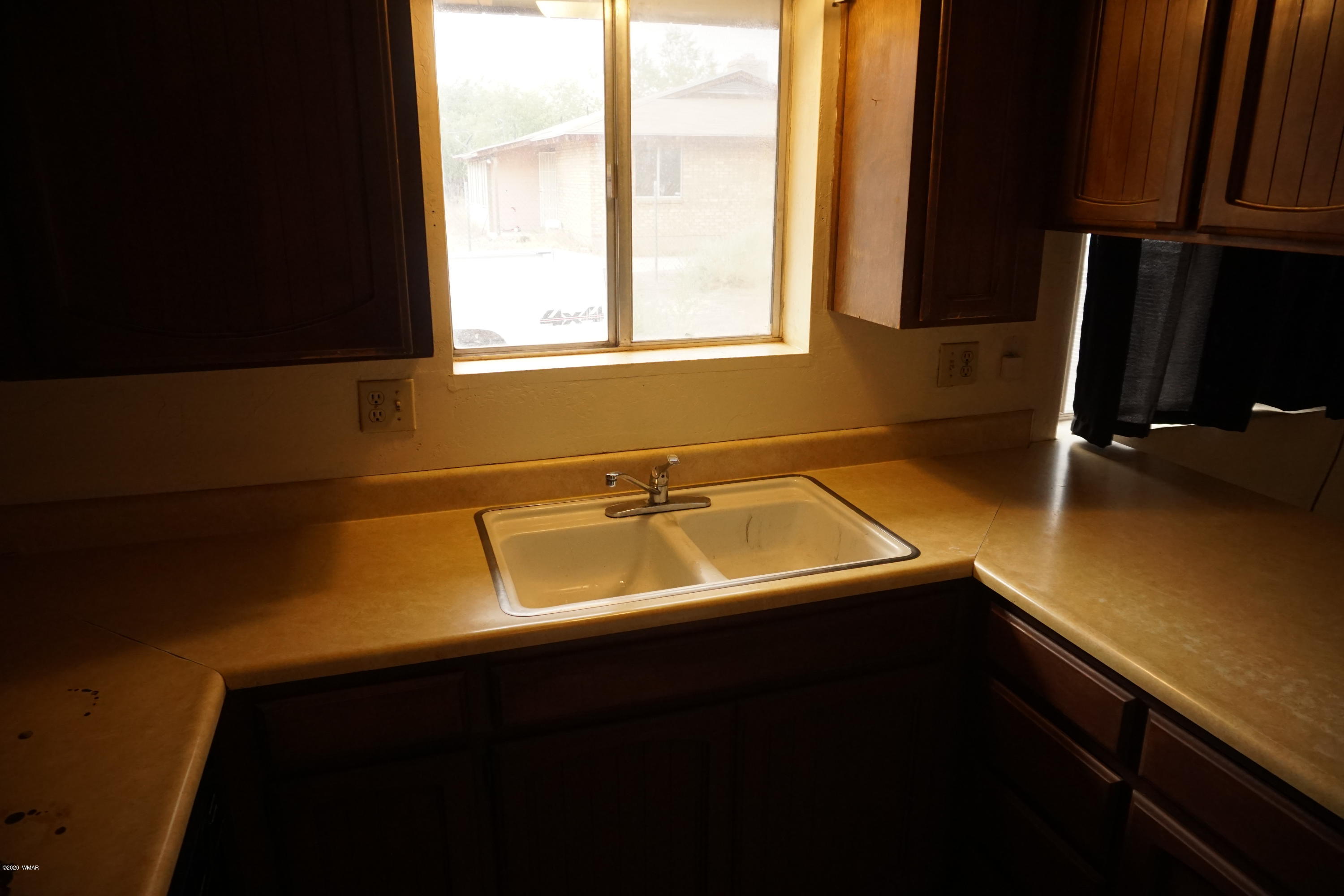 1110 7th West St. Johns, AZ 85936 - Photo 11 of 34 a bathroom with a sink and a window