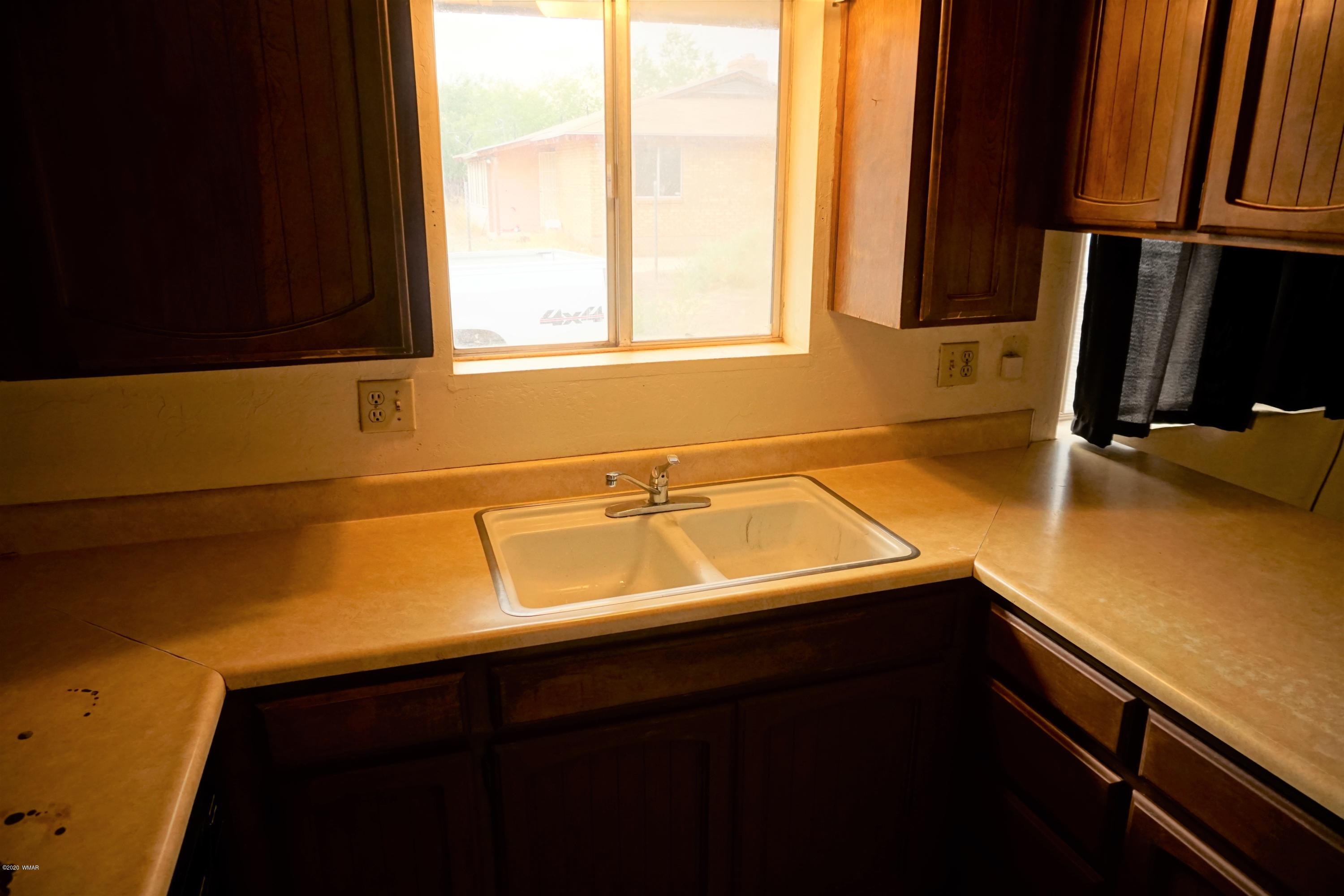 1110 7th West St. Johns, AZ 85936 - Photo 12 of 34 a bathroom with a sink and a window