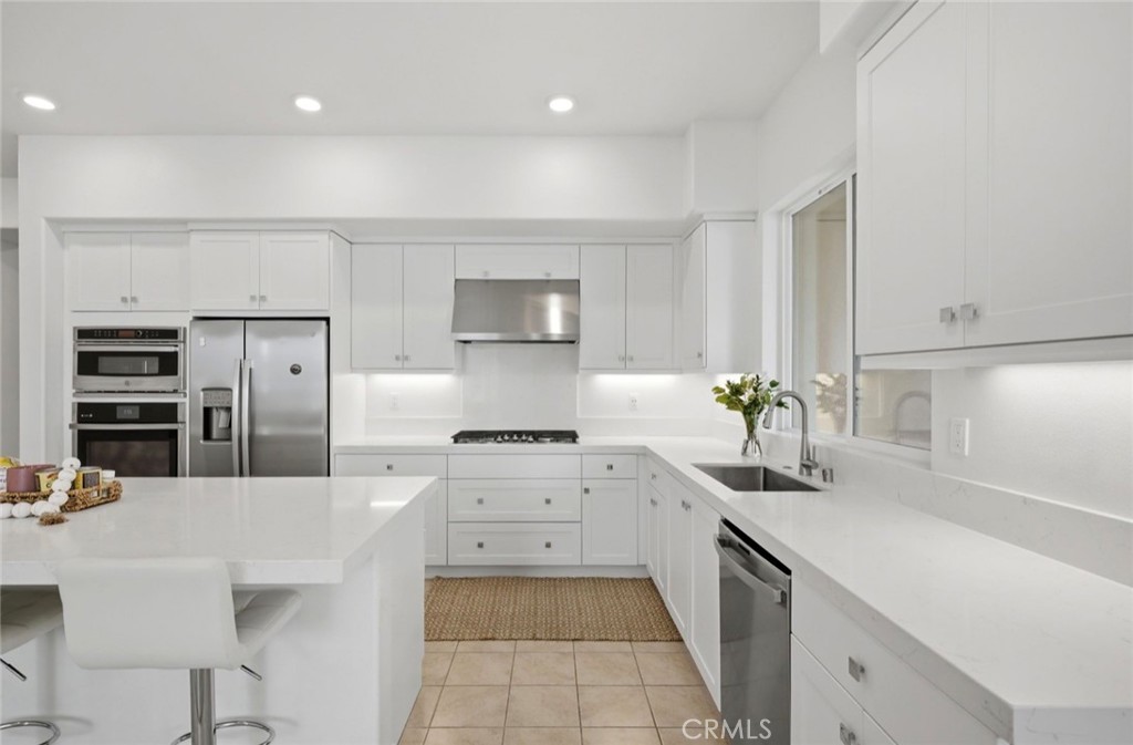 175 Sash Irvine, CA 92618 - Photo 5 of 34 Renovated kitchen