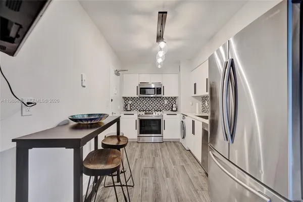 $3,500 | 9195 Collins Avenue, Unit 1109, Surfside, FL 33154