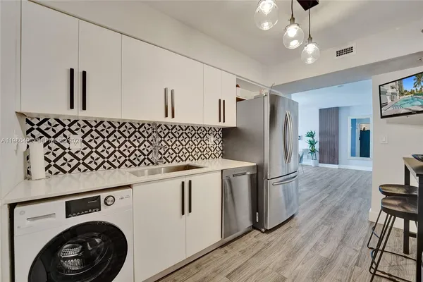 $3,500 | 9195 Collins Avenue, Unit 1109, Surfside, FL 33154