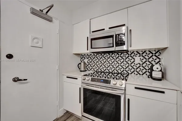 $3,500 | 9195 Collins Avenue, Unit 1109, Surfside, FL 33154