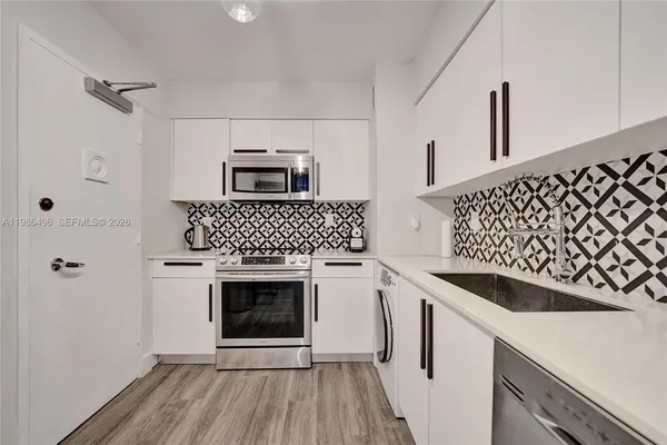 $3,500 | 9195 Collins Avenue, Unit 1109, Surfside, FL 33154