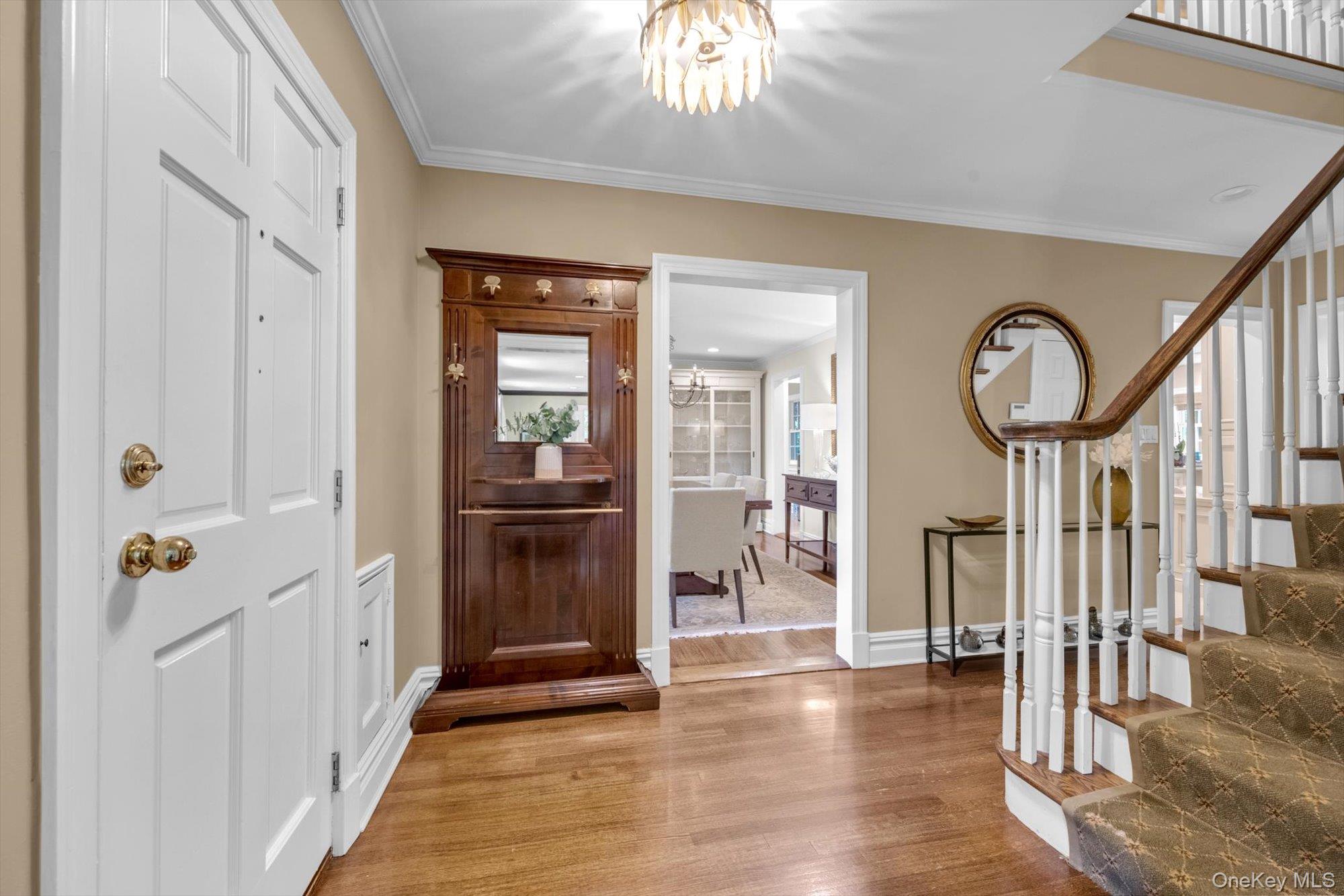 74 Litchfield Road Port Washington, NY 11050 - Photo 2 of 48