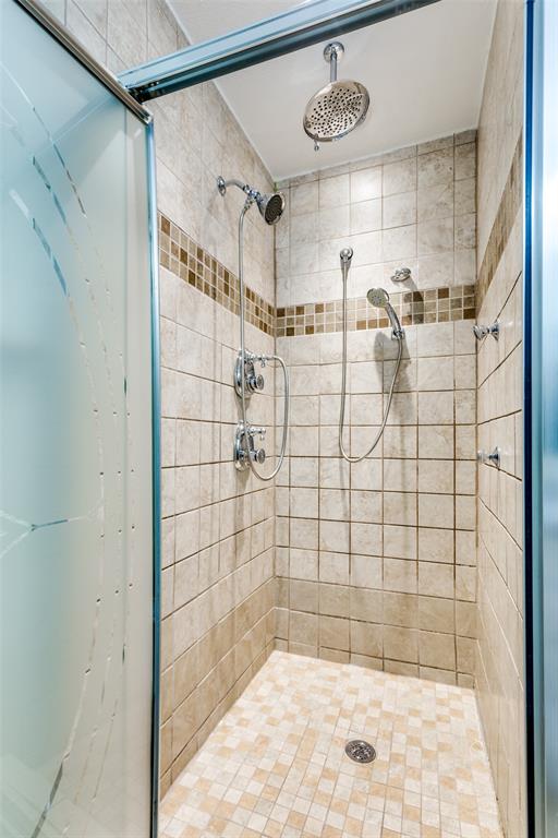 5844 Sandhurst Lane, Unit D Dallas, TX 75206 - Photo 23 of 31 a bathroom with a shower