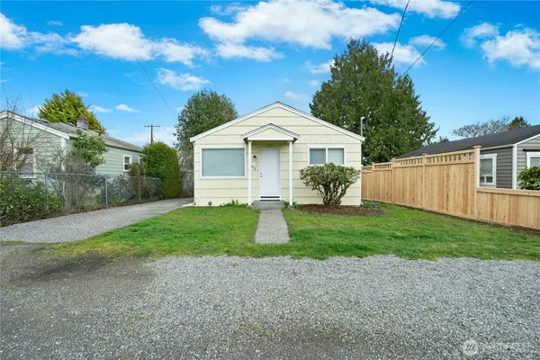 $2,995 | 9052 12th Avenue Northwest, Seattle, WA 98117