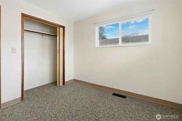 $2,995 | 9052 12th Avenue Northwest, Seattle, WA 98117