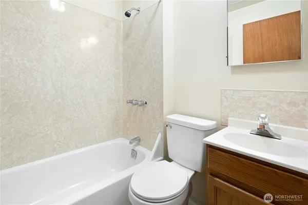 $2,995 | 9052 12th Avenue Northwest, Seattle, WA 98117