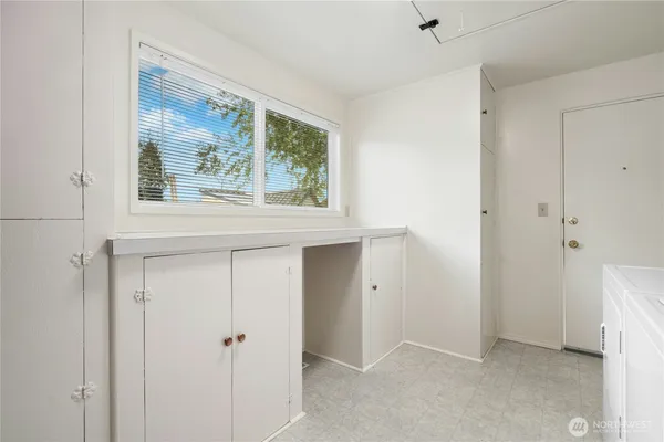 $2,995 | 9052 12th Avenue Northwest, Seattle, WA 98117