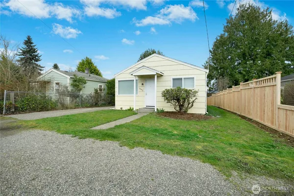 $2,995 | 9052 12th Avenue Northwest, Seattle, WA 98117