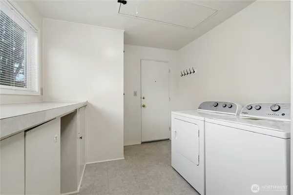 $2,995 | 9052 12th Avenue Northwest, Seattle, WA 98117