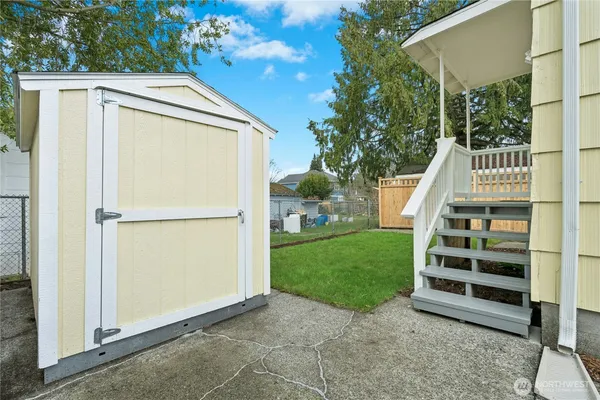 $2,995 | 9052 12th Avenue Northwest, Seattle, WA 98117