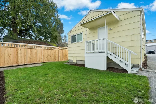 $2,995 | 9052 12th Avenue Northwest, Seattle, WA 98117