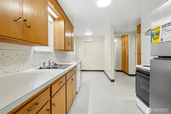 $2,995 | 9052 12th Avenue Northwest, Seattle, WA 98117