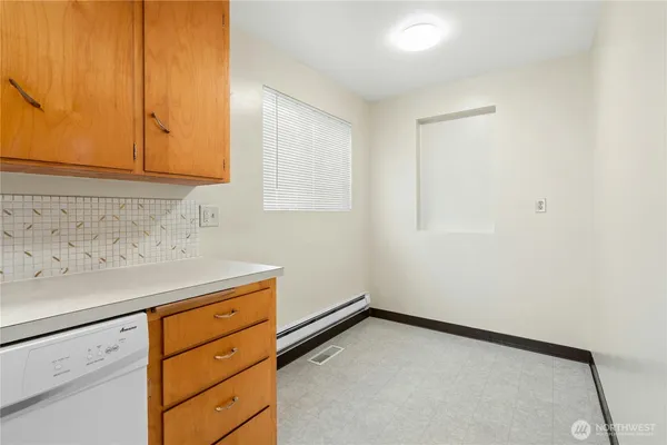 $2,995 | 9052 12th Avenue Northwest, Seattle, WA 98117