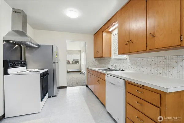 $2,995 | 9052 12th Avenue Northwest, Seattle, WA 98117