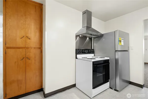 $2,995 | 9052 12th Avenue Northwest, Seattle, WA 98117