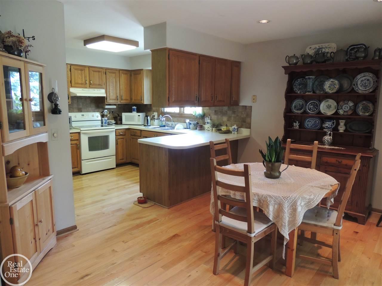 976 Ravine Terrace Drive Rochester Hills, MI 48307 - Photo 14 of 23