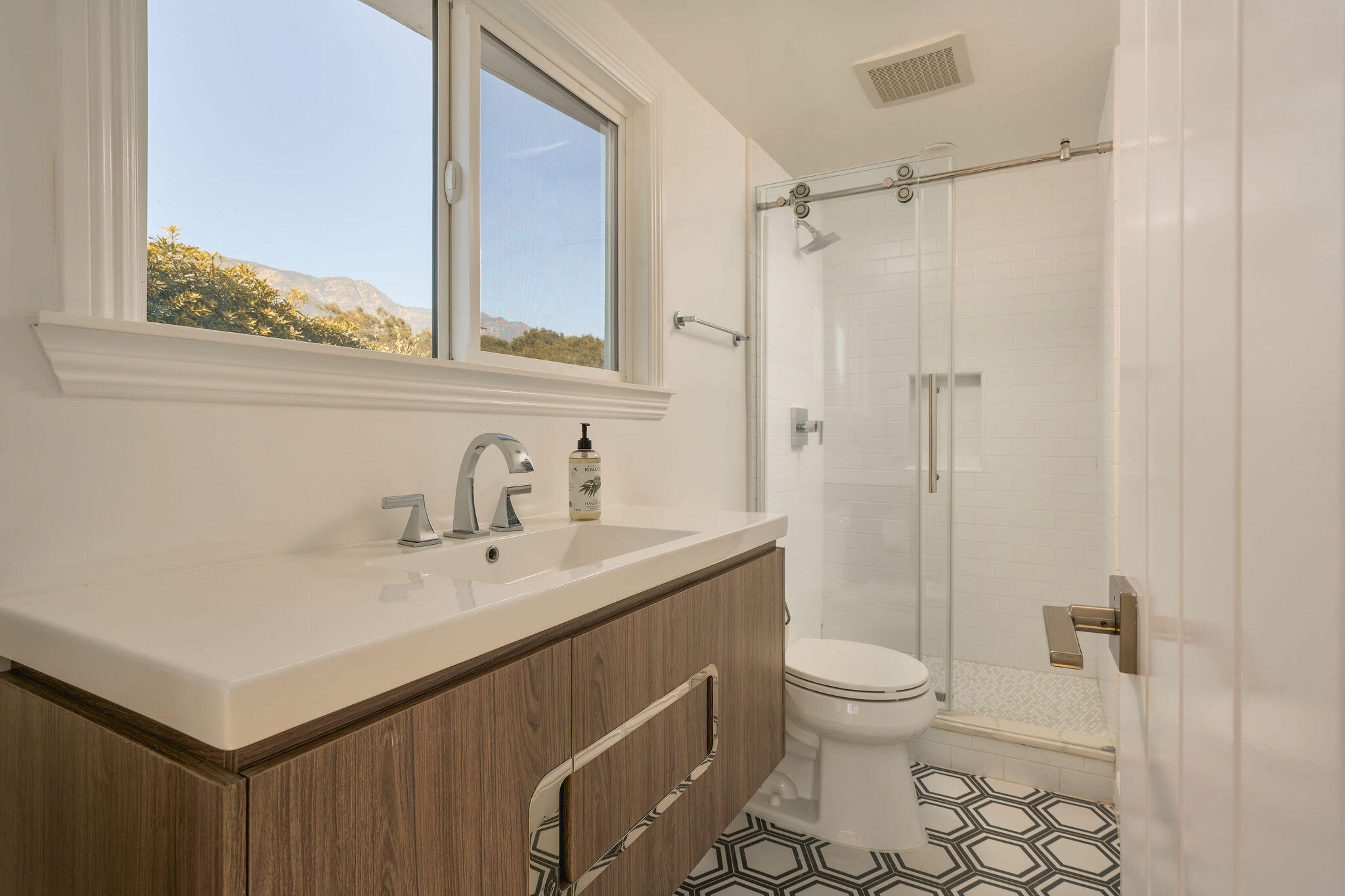 627 Romero Canyon Road Montecito, CA 93108 - Photo 35 of 44 Loft bathroom