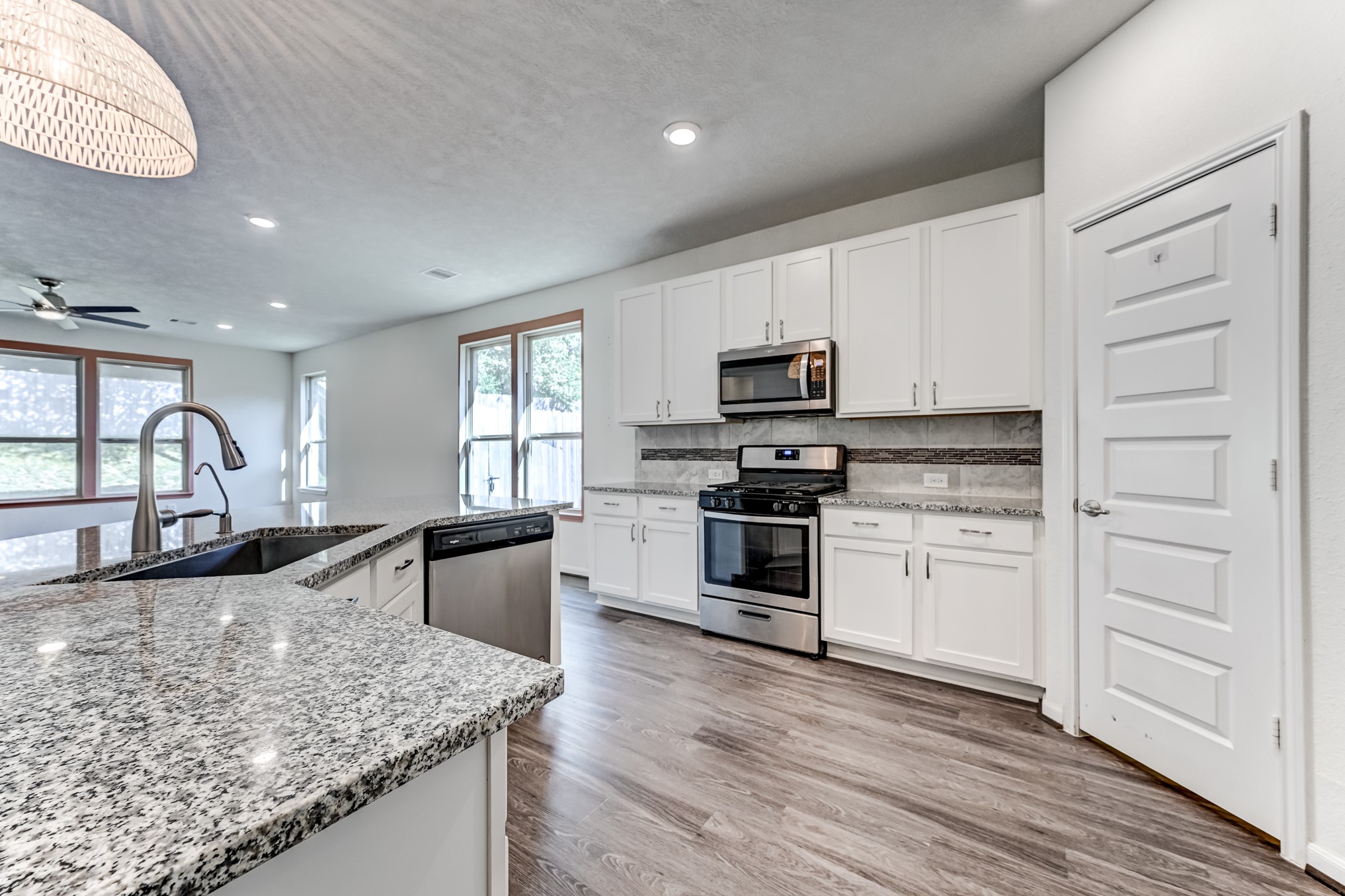 2103 Parnevik Place Conroe, TX 77304 - Photo 12 of 48