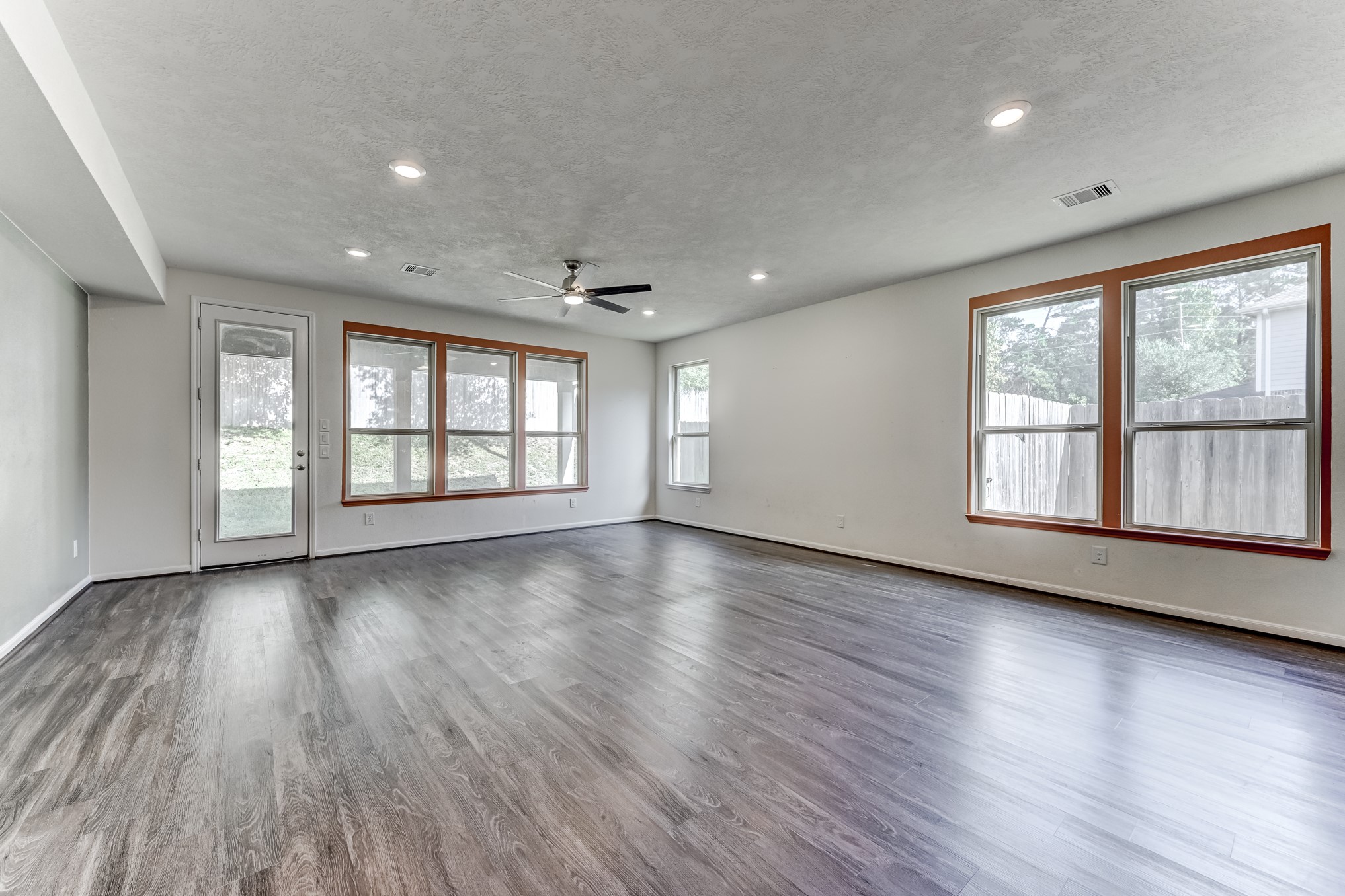 2103 Parnevik Place Conroe, TX 77304 - Photo 20 of 48