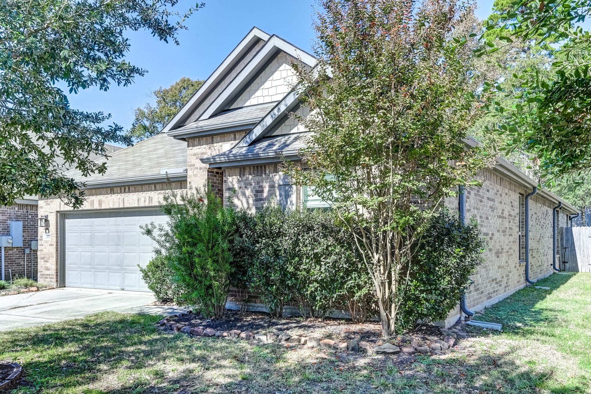 2103 Parnevik Place Conroe, TX 77304 - Photo 4 of 48