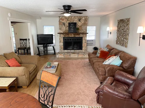 $269,000 | 166 Sleepy Hollow Circle, Kerrville, TX 78028
