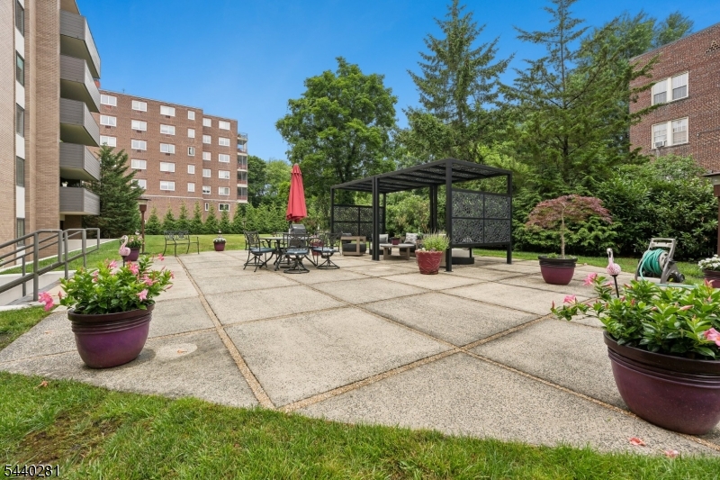 1 Euclid Avenue, Unit 2E Summit, NJ 07901 - Photo 25 of 26