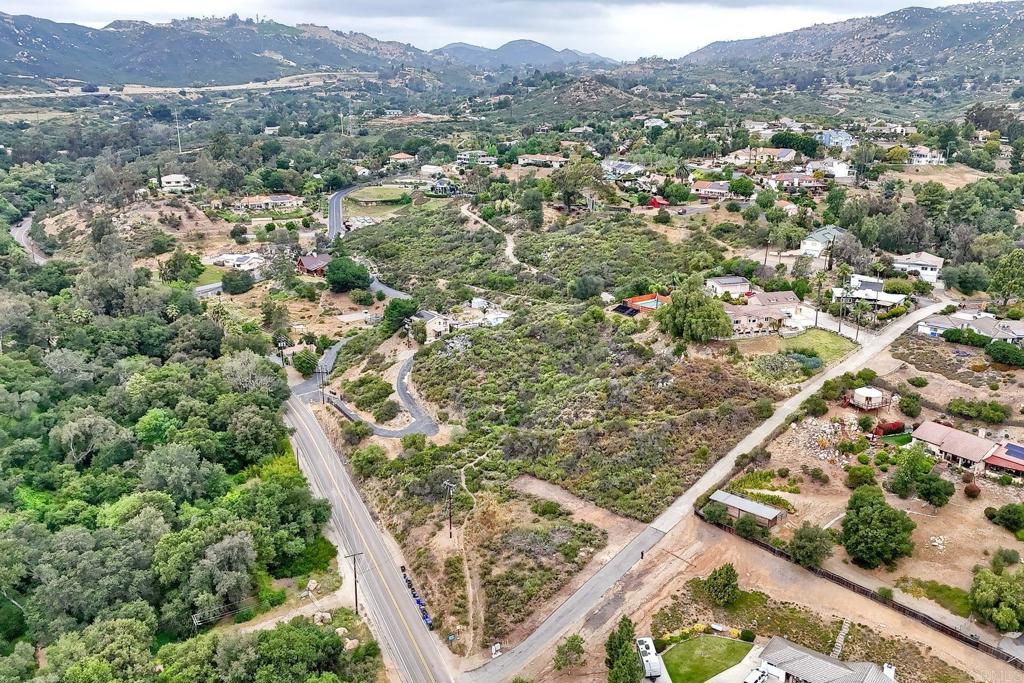 25183 Jesmond Dene Road Escondido, CA 92026 - Photo 7 of 15