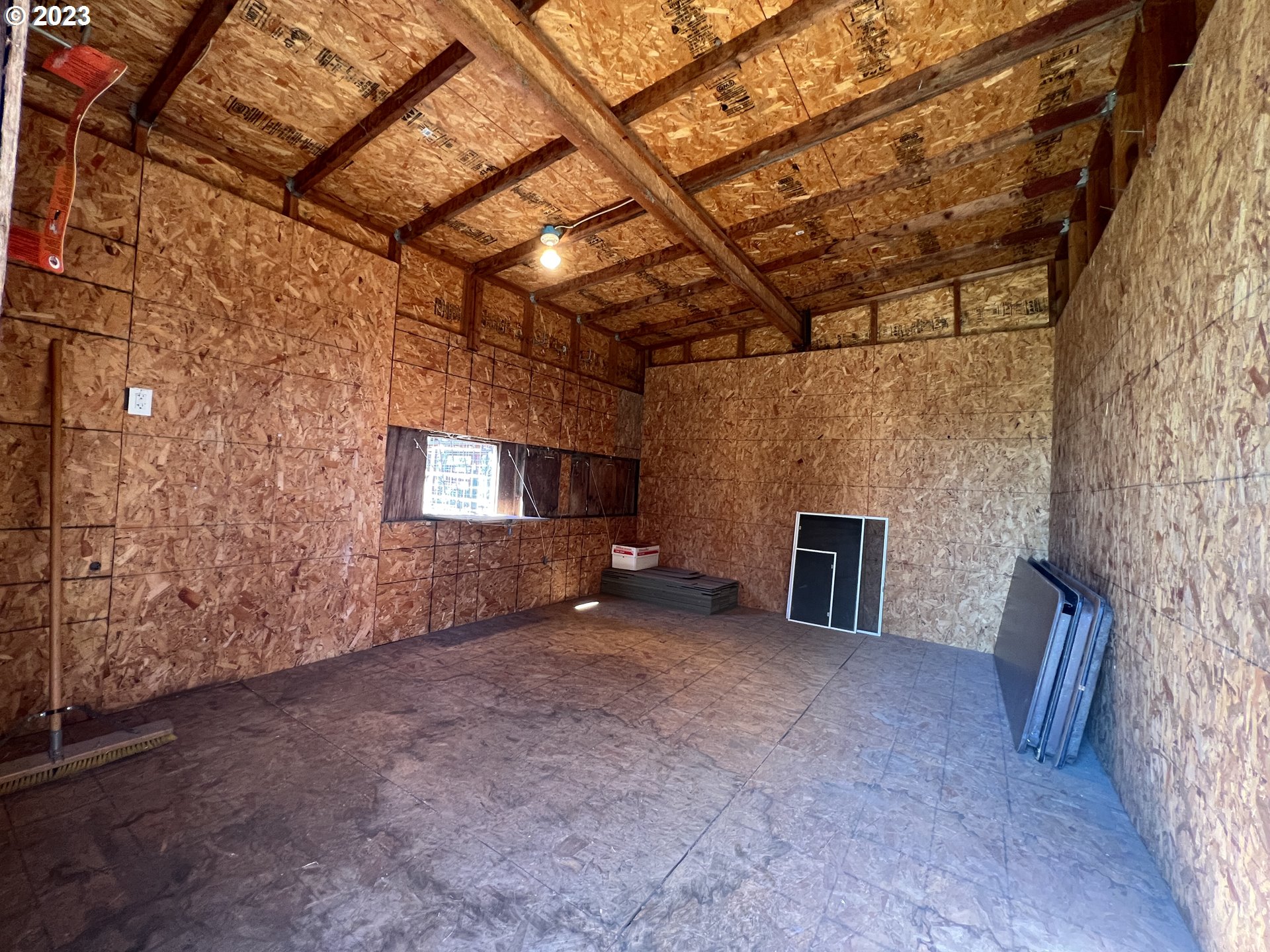 80204 South Edwards Road Hermiston, OR 97838 - Photo 11 of 27 a view of a livingroom with an empty space and a fireplace