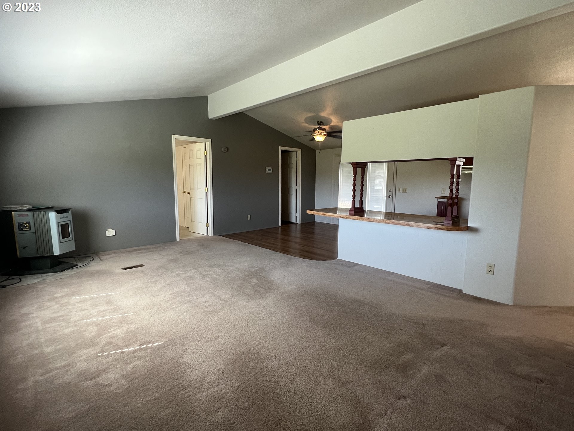 80204 South Edwards Road Hermiston, OR 97838 - Photo 17 of 27 a view of a livingroom with kitchen and furniture